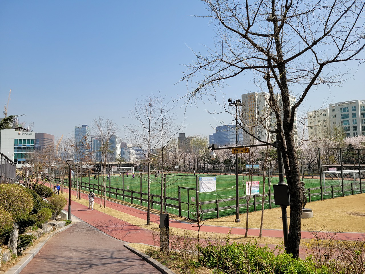 比赛开场后